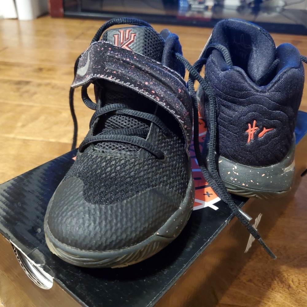 Boys Kyrie 2 Size 13y